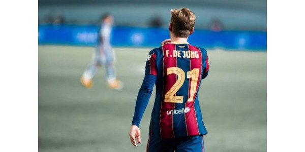 Ten Hag może go zatrzymać dla De Jong